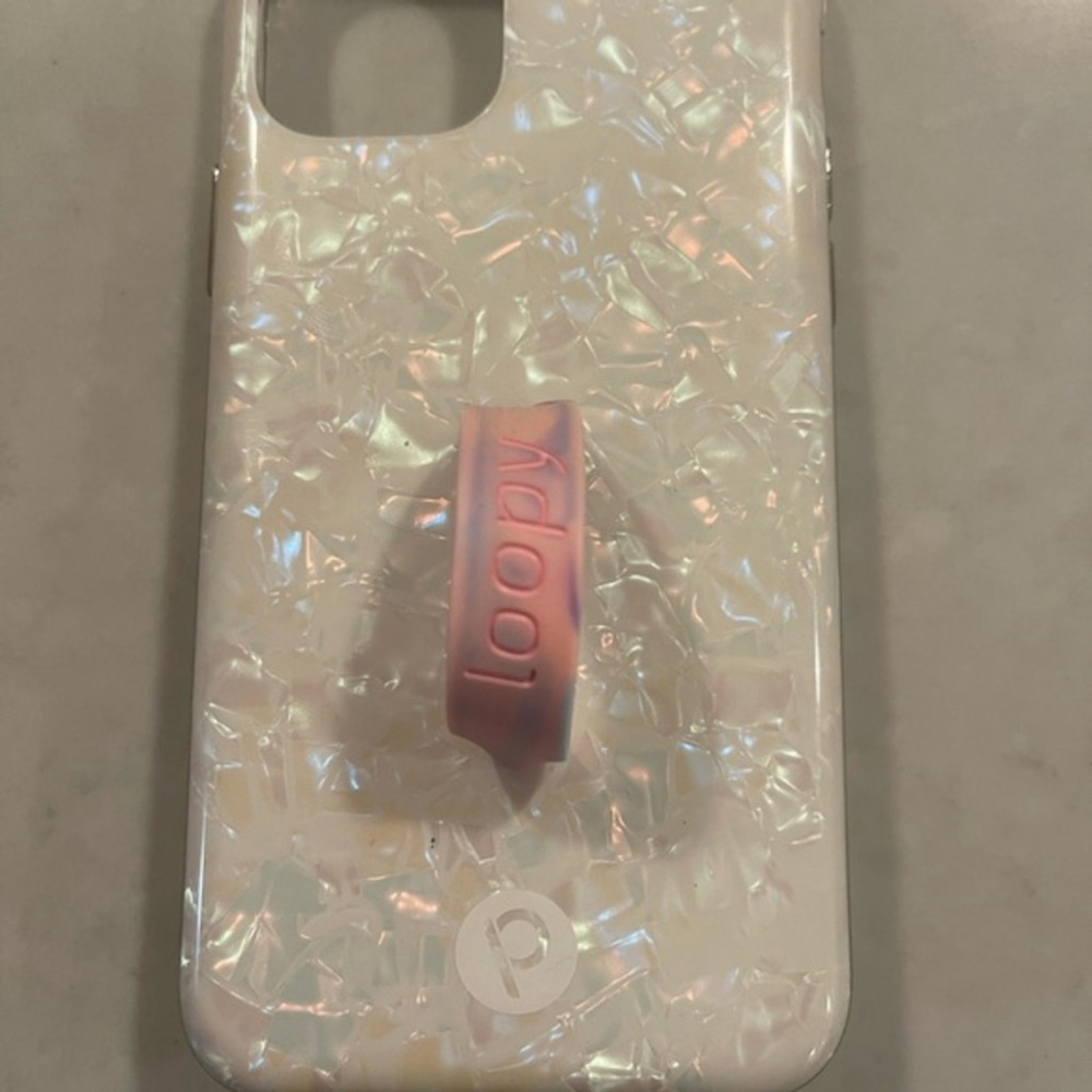 Loopy Case Iridescent Pearl Shell Case with Pink Gradient Loopy Ring